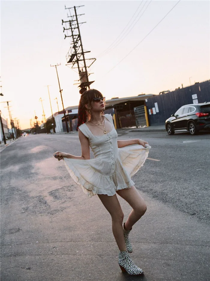 Женское однобортное платье на бретельках спереди с оборками|Платья| |