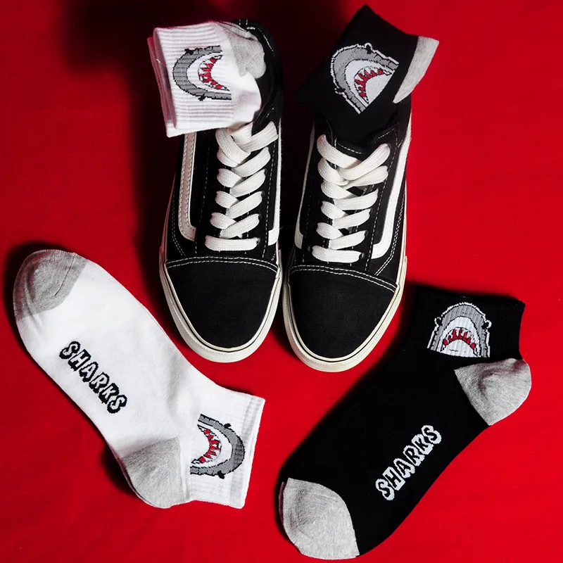 

Creative White Black Men Crew Socks Cotton Hip Hop Shark Funny Socks Fashion Trend Skateboard Socks Women Unisex Sox