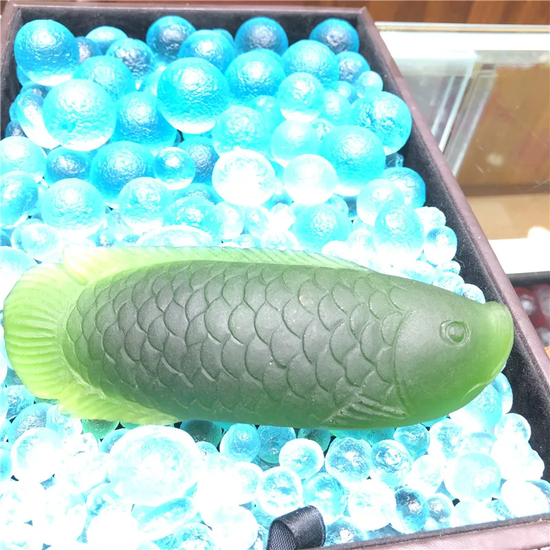 Большой размер зеленый Moldavite Чешский Arowana ручная резка рыба метеорит