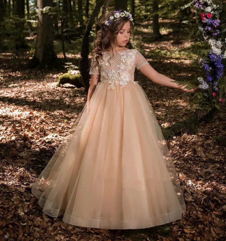 

Enchanted Girls Communion Gowns Zipper Back Lace Appliques Tired Puffy Pageant Child Champagne Princess Dresses