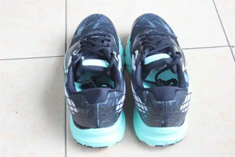 brooks dyad 7 mens shoes