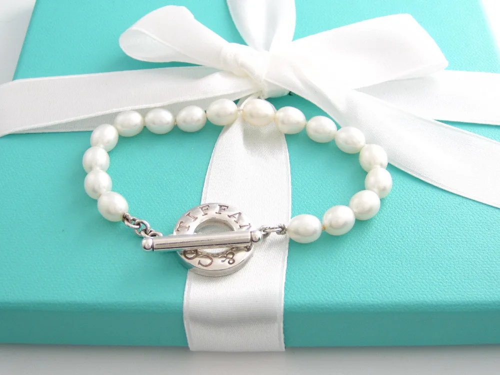 

0450 Pearl Toggle Bracelet Box Included