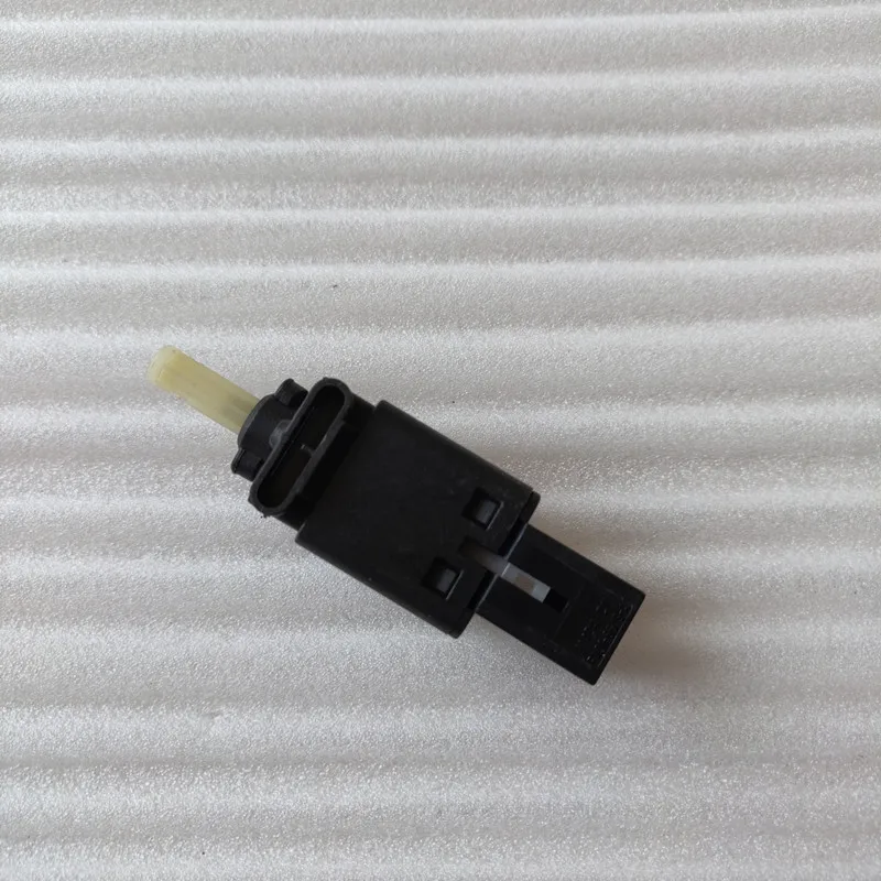 Suitable for Mazda GG Mazda6 Brake light switch Parking light switch GJ6E-66-490