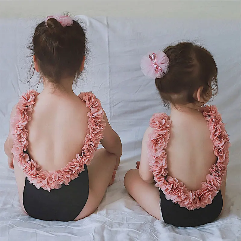 

Mother and Daughter Swimming Outfits Flowers Mom Kids Swimsuits Family Matching Look Swimwear Mommy Baby Family Look Beachwear
