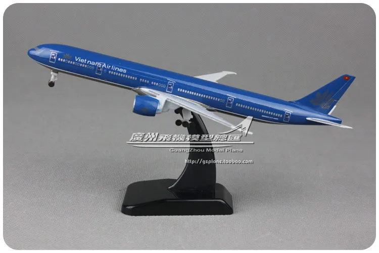 (3 шт./лот) Brand New 1/400 Масштаб Модели Самолета Игрушки Vietnam Airlines B777-300ER 19 см Длина
