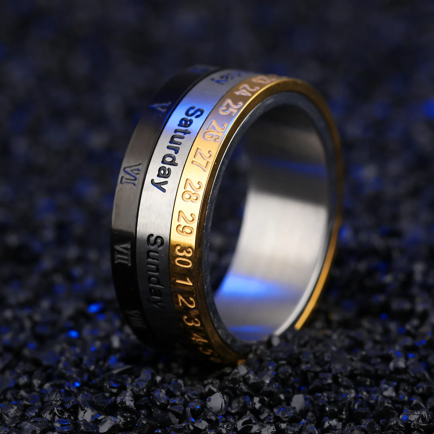 

2017 Titanium Steel Tricolor Calendar Time Men's Fashion Jewelry Band Gift Time to turn the ring