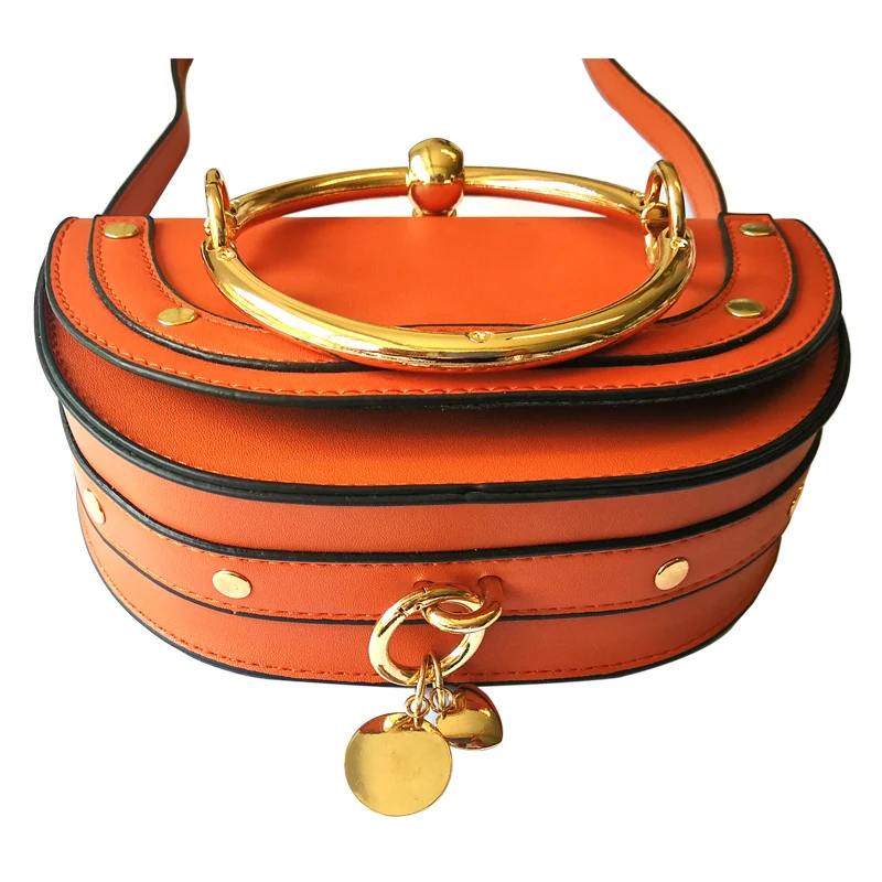 حقيبة يد فاخرة حقائب النساء مصمم نصف القمر Crossbody حقيبة لسيدة البسيطة بو الجلود لامعة المعادن مقبض حلقة فليب غطاء حقيبة يد فاخرة حقائب النساء مصمم نصف القمر Crossbody حقيبة لسيدة البسيطة بو الجلود لامعة المعادن مقبض حلقة فليب غطاء