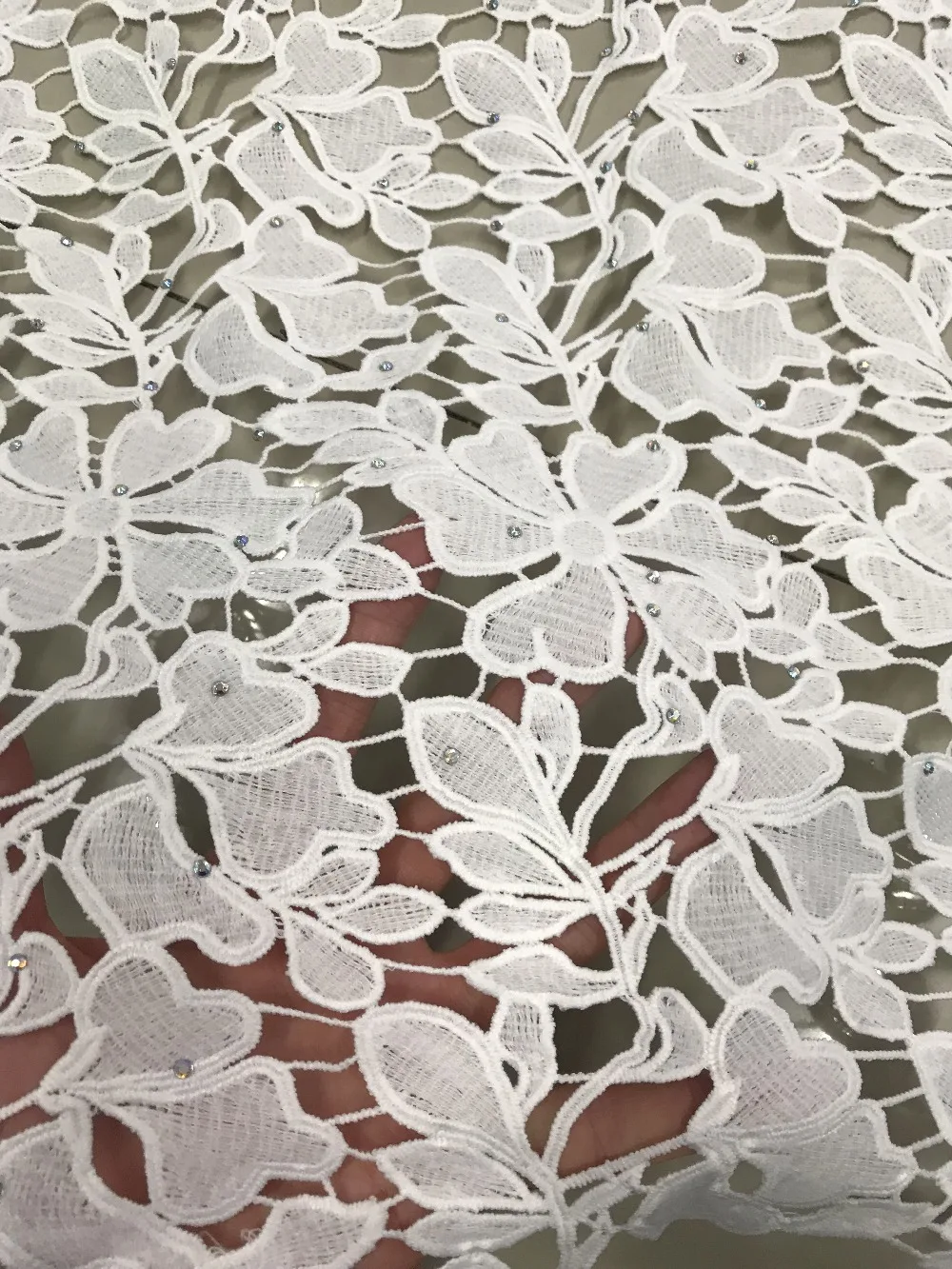 

Latest African Cord Lace Fabric Beautiful Nigerian Water Soluble Embroidered Lace Fabric 5 Yards Women Wedding Dress