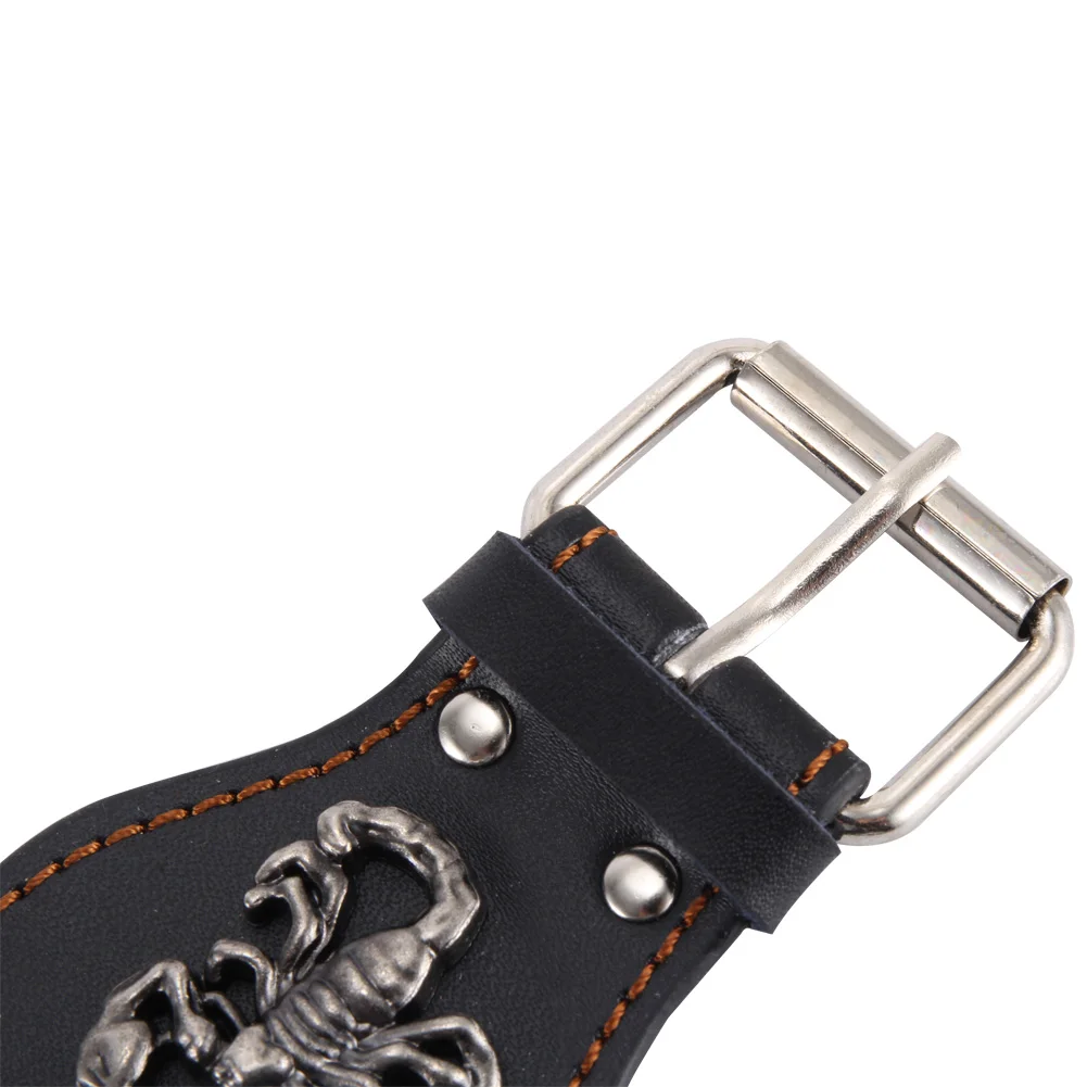 

Women Men Punk Style Quartz Wrist Watch with Skull Pattern Dial Scorpion Rivet Strap Cool Watches TT@88