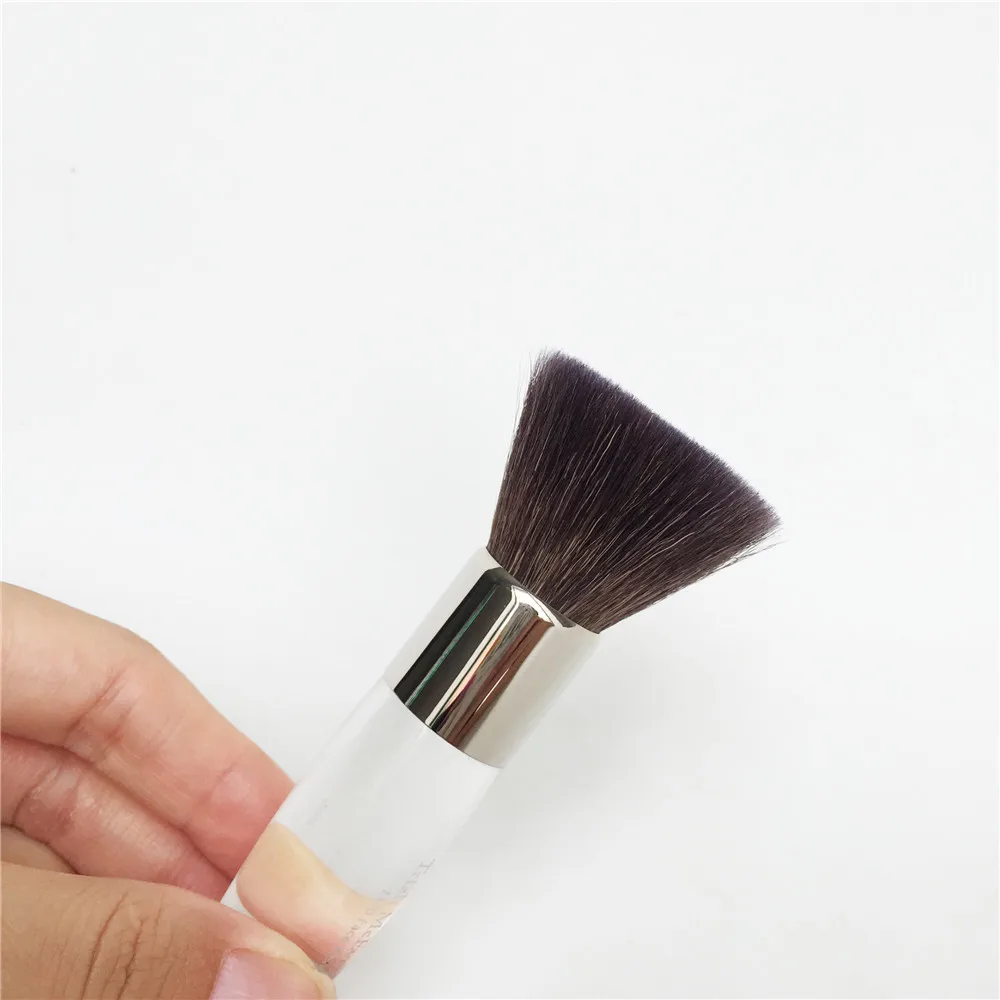 Trish McEvoy BRUSH M20 FACE BLENDER _ 2