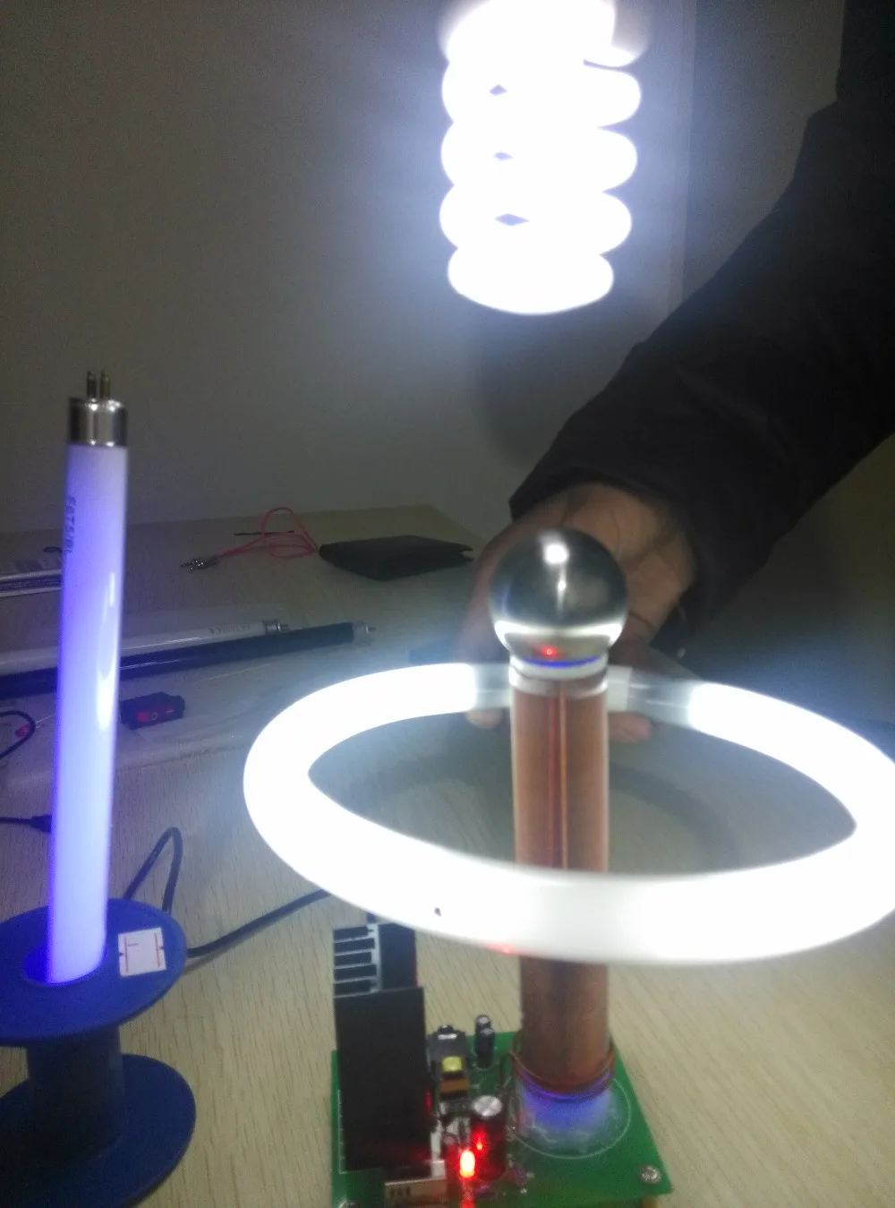 Koop DIY Mini Teslarol Plasma Speaker Arc luidspreker muziek teslarol Draadloze Transmissie Test SSTC