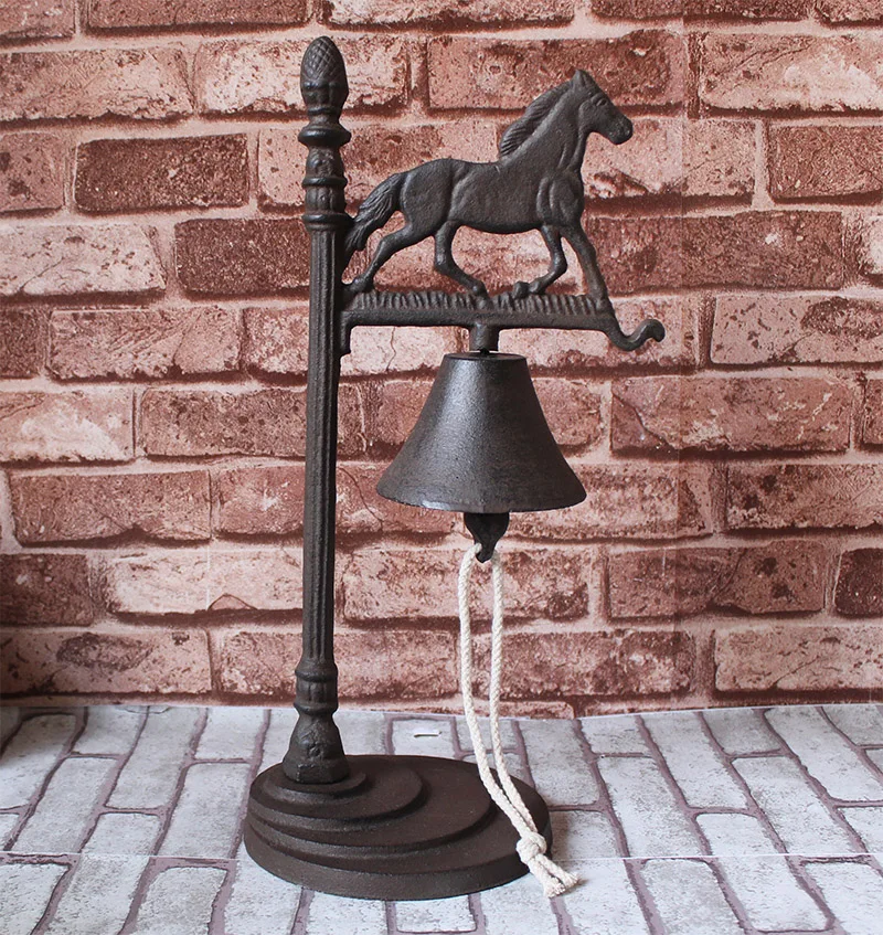 

Rustic Standing Welcome Dinner Bells Table Hand Bell Cast Iron Decorative Horse Bar Pub Party Home Restaurant Supply Animal
