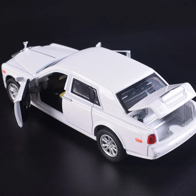 Модель игрушечной машины Rolls Royce 1:32 модель rolls royce lights phantom Коллекционная из сплава