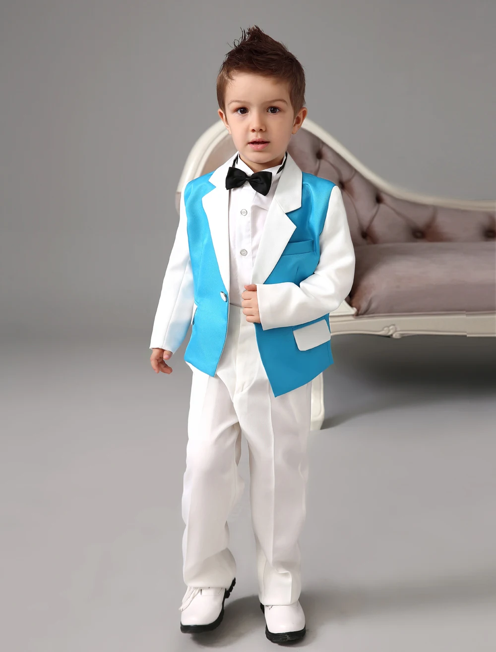 Four Pieces Luxurious formal blue and white boys suits Ring Bearer Suits kids Tuxedo With Black
