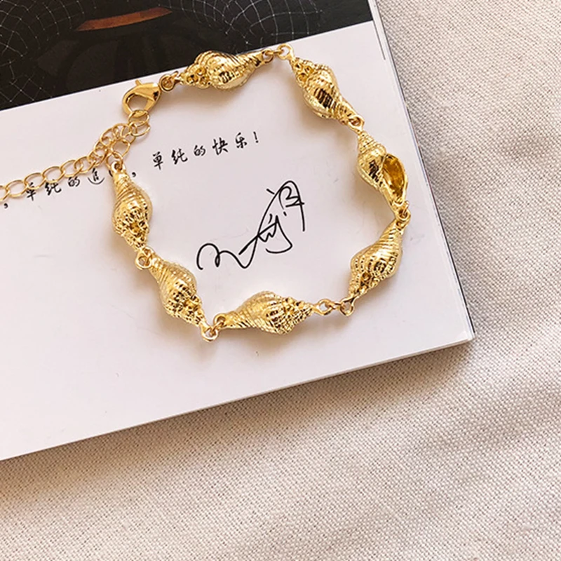 

2018 Trendy Hot Conch Cowrie Shell Jewelry Bracelets for Women Delicate Gold Color Shell Easy Match Handmade Bracelet for Women
