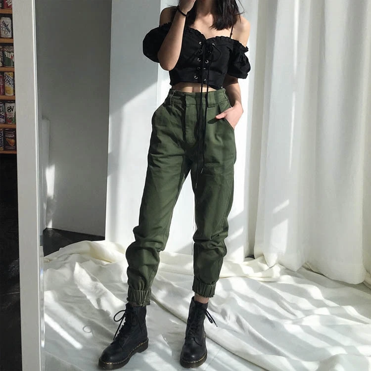 black cargo high waisted pants