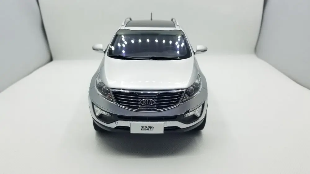 1:18 литая под давлением модель для Kia Sportage R 2011 серебро(краска сыпь) внедорожник редкий сплав игрушка автомобиль миниатюрная коллекция подарки