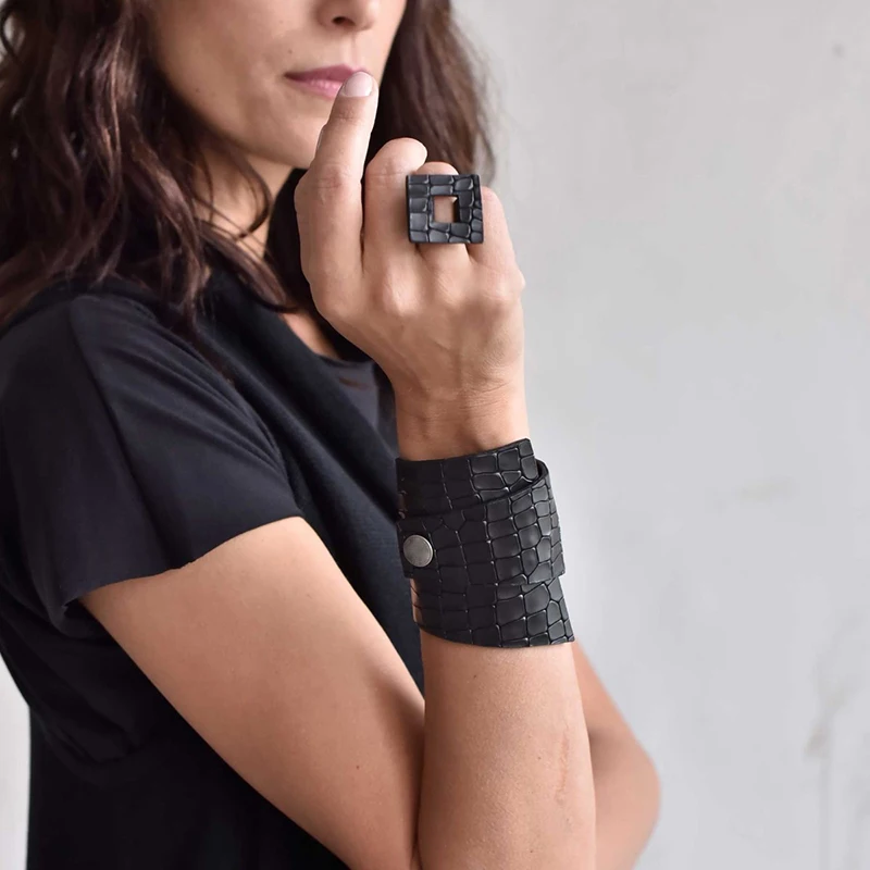 

YD&YDBZ NEW Leather Ring For Women 2019 Fashion Designer Punk Style Jewelry Rings Handmade Artificial Leather Jewelry Wholesale