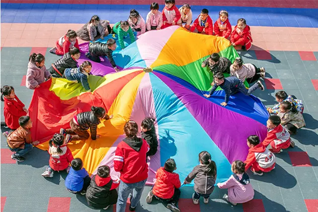 [Funny] Sports game 2M/3M/4M/5M/6M Diameter Outdoor Rainbow Umbrella Parachute Toy Jump-Sack Ballute Play game mat toy kids gift 3
