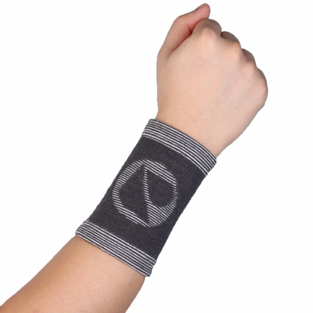 1 Pair Bamboo Charcoal Wrist Sleeve Support Band Brace Bandage Athlete