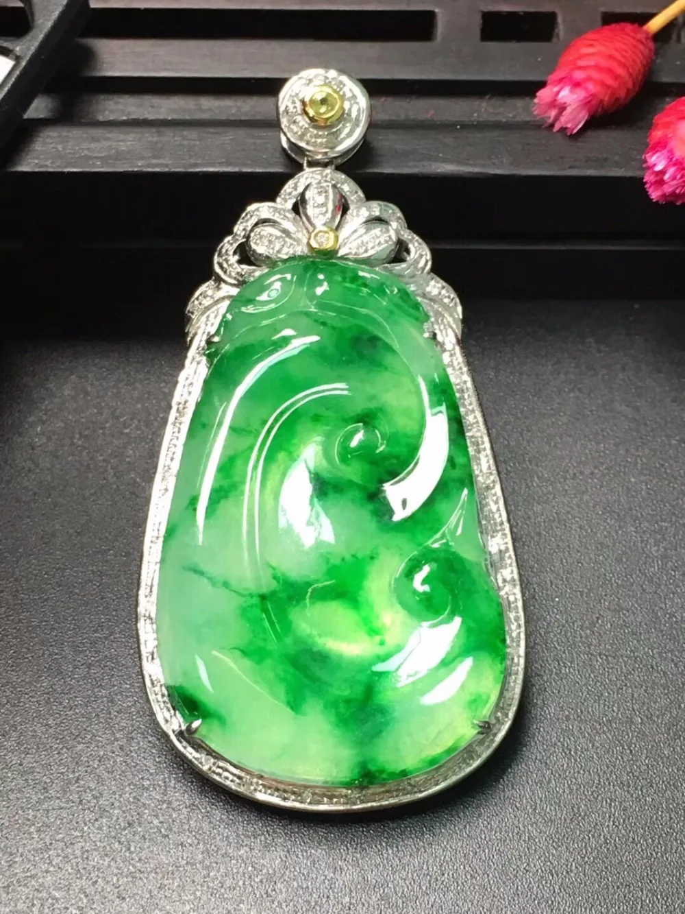 

18.10.4 Fine Jewelry Collection Real 18K White Gold Natural Green Jade Gemstone Best Wishes Pendant Necklace Fine Pendants