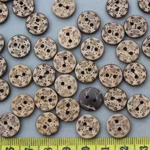 400 шт. скорлупы кокосового ореха кнопки 12mm. Резные маленькие цветы 2 отверстия DIY D25