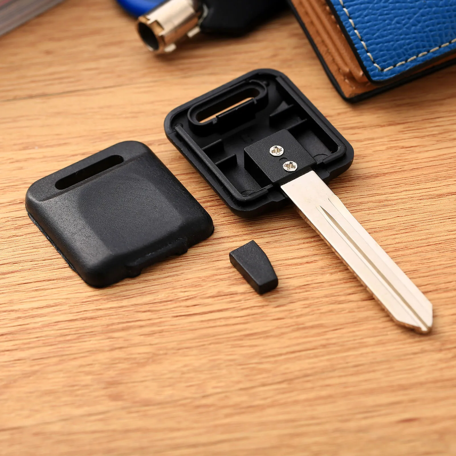 

Replacement Uncut Ignition Blank Chipped Keyless Entry Remote Key Fob Transponder Chip for Nissan 46 Armada Sentra Versa 350Z
