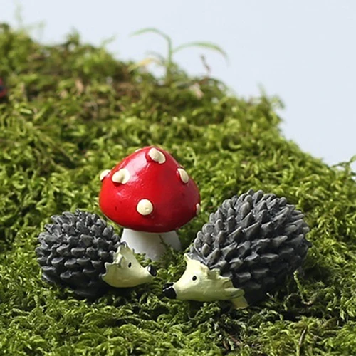 HOT SALE! 3Pcs/Set Fairy Garden Gnomes Moss Terrarium Resin Crafts Decorations Artificial Mini Hedgehog with Red Dot Mushroom