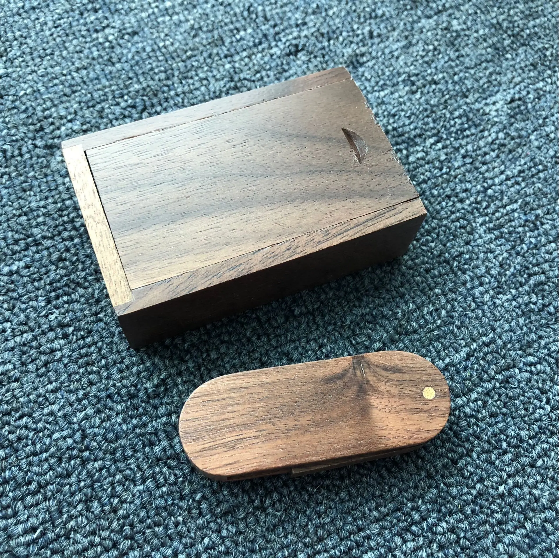 

Wooden Wood Walnut Swivel USB 2.0 Memory Flash Stick Pendrive with Box