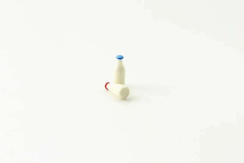 

wholesale 1:12 dollhouse miniature Mini Milk Bottle accessories toy for forest animal collectible Gift
