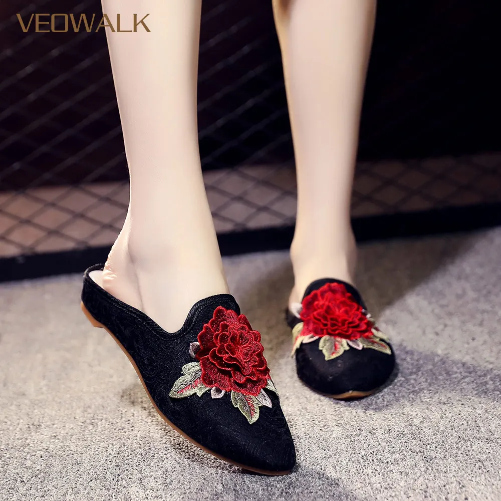 

Veowalk Handmade 3D Flowers Embroidery Women Pointed Toe Cotton Mules Slippers Vintage Ladies Comfort Chinese Embroidered Shoes