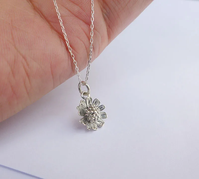 Solid Sterling Silver Daisy Pendant Necklacein Pendant Necklaces from Jewelry & Accessories on