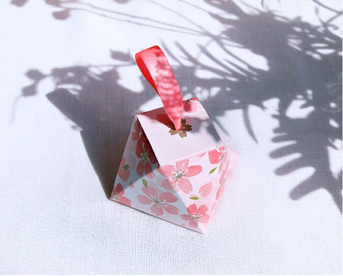 Новинка, креативная коробка для конфет в форме сакуры со стразами, свадебные сувениры и подарочные коробки, вечерние принадлежности, спасибо, подарок, шоколадная посылка
