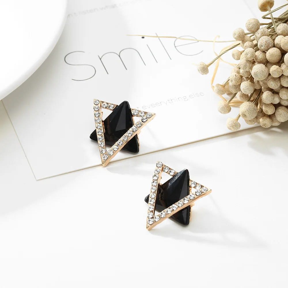 

2019 New Contracted lozenge color contrast color earrings female fashion lady geometric hollow out the triangle stud earrings ea