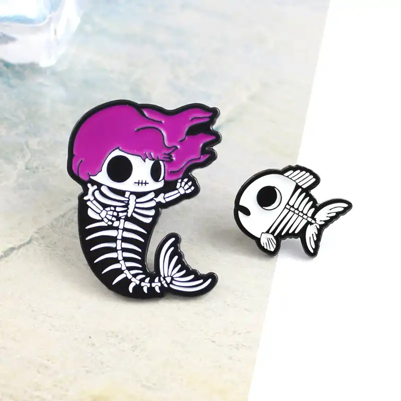 Zombie Pirata Sirena Lisca Di Pesce Spilla Glow In The Dark Mermaid Skeleton Lische Di Pesce Smalto Spille Personalita Distintivo Fantasy Regali Aliexpress
