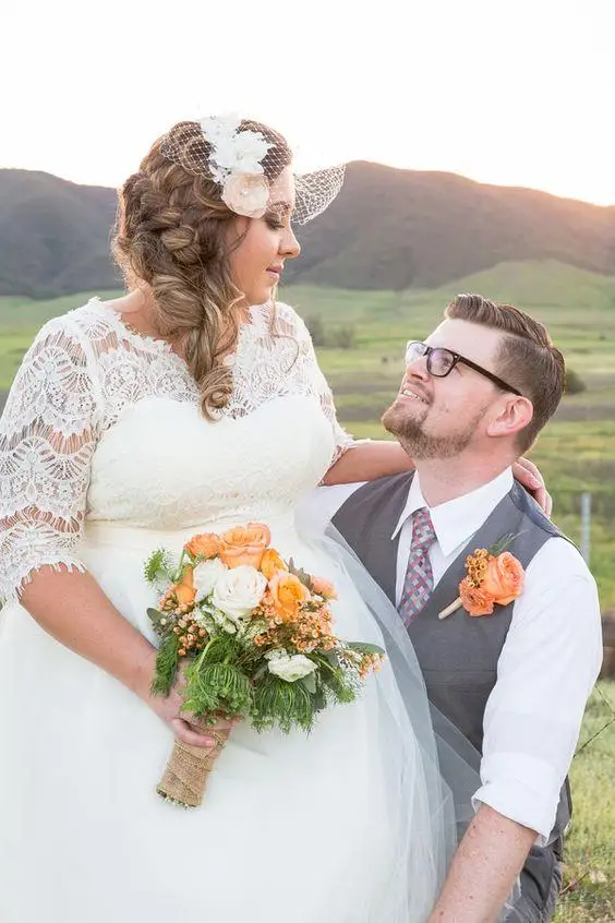 lovely-short-lace-wedding-gowns-half-long-sleeve-calf-tea-length-plus-size-wedding-dresses-jewel-tiered-skirts-beach-bridal-gowns-simple (3)