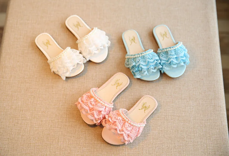 Кружевные шлепанцы с жемчугом для девочек; новые летние детские тапочки; нескользящая обувь принцессы для девочек; пляжная обувь