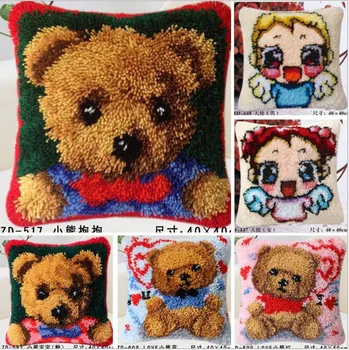 

DIY Carpet embroidered snap hook cushion / heels / wool / crochet hook embroidery cross stitch / pillow elegant animal Bear