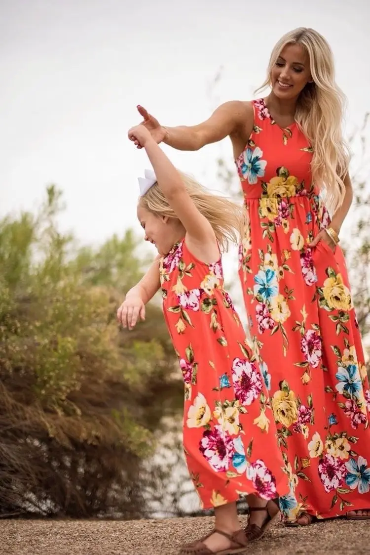 

2018 Mommy and Me Family Matching Mother Mom Daughter Sleeveless Dresses Clothes Floral Beach Dress Kids Parent Outfits Sundress