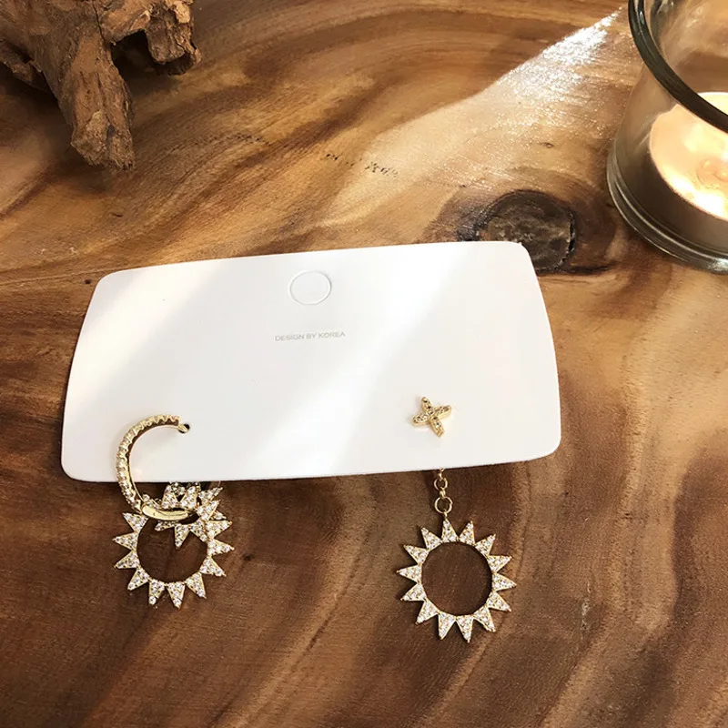 

Japan Korea Earrings Asymmetrical Full Crystal Gear Hollow Geometric Fashion Female Ear Rings 2019 Hypoallergenic Copper Jewelry