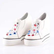 Новинка г. женские ботинки на высокой платформе; Туфли на скрытой танкетке, обувь на каждый день; Лоферы без застежки модная обувь на толстой подошве и платформе Стразы туфли, расшитые бисером