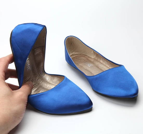 

New Women Flats Silk Satin Shoes Super Light Soft Bottom Flat Casual Shoes Shallow Mouth Boat Pointed Toe Simple Shoes Plus Size