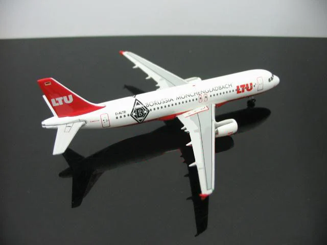 

Out of print StJ 1:500 German airline A320 D-ALTB Alloy plane model Collection model
