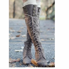 Пикантные женские высокие ковбойские сапоги на высоком каблуке; сезон весна-осень; сапоги с заклепками на шнуровке; Сапоги выше колена на квадратном каблуке в байкерском стиле