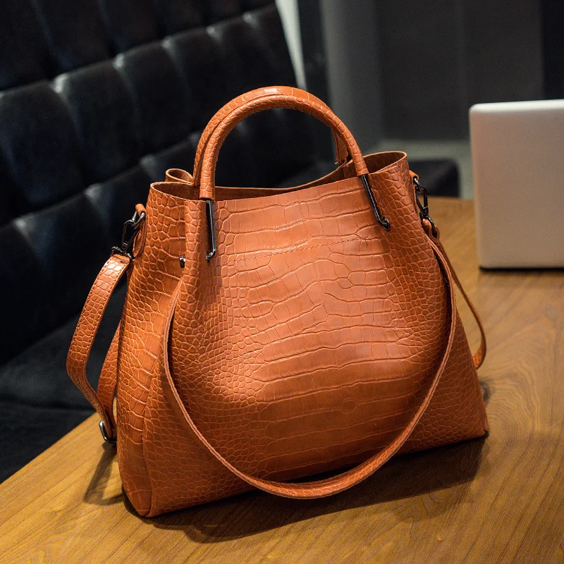 

Crocodile Pattern Portable Mother Bag 2019 New One Shoulder Soft Female Bag Large Capacity Handbag Messenger Ladies Big Bag