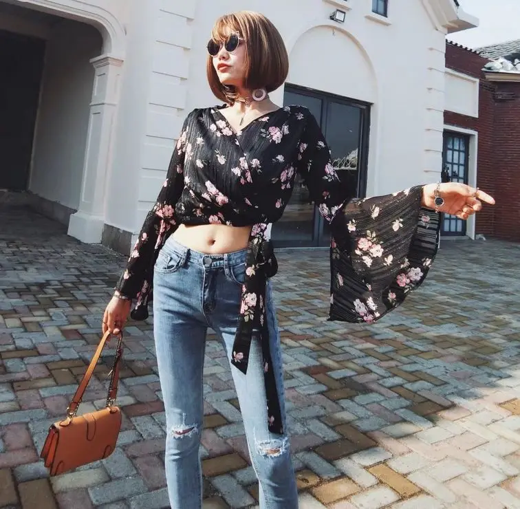 

HCBLESS 2018 summer new women's V-neck tie silver printed split split trumpet shirt Slim wild tops