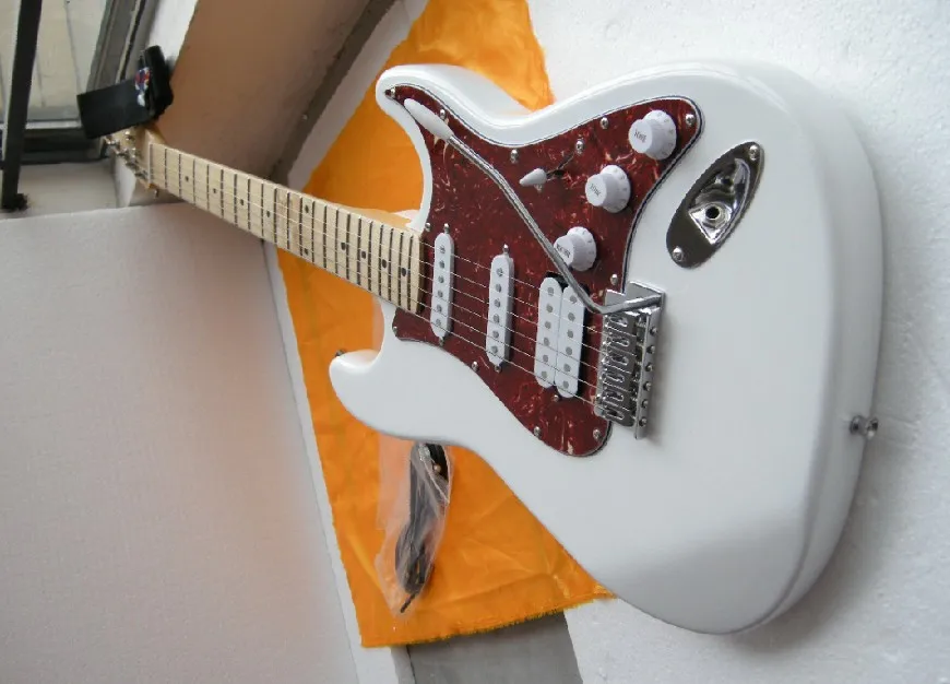 

Free Shipping Factory Custom Shop 2017 new ST WHITE SSH electric guitars, high quality, Real photos showing stratocaster