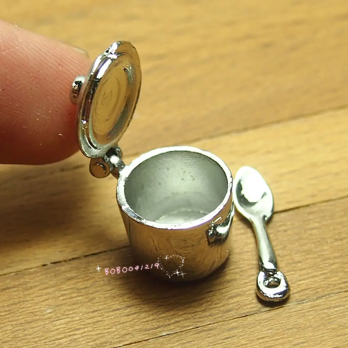 Dollhouse Miniature 1:12 Toy Kitchen A Metal Sugar Bowl With Spoon H1.3cm X0201 |