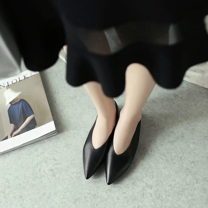 EGONERY النساء الشقق نمط جديد وأشار اصبع القدم جلد طبيعي الصيف حذاء امرأة السببية أحذية مشي 2018 ممرضة أحذية العمل الصيف