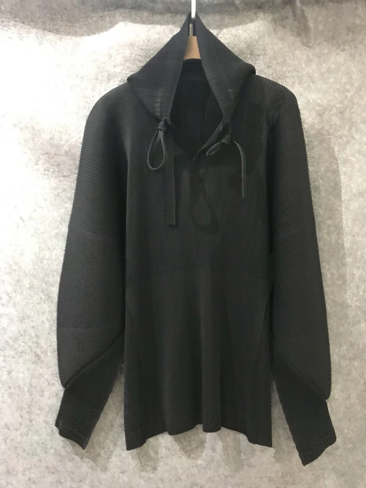 Spring and Summer Pleated Top Available for Men